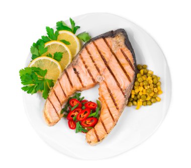 Sebzeli ızgara somon bifteği.