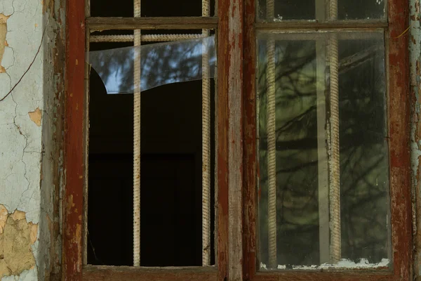 Window on wall with grille — Stock fotografie