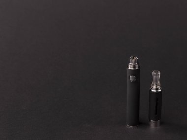 Büyük gelişmiş elektronik sigara.