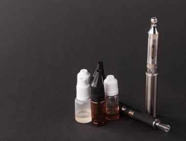 Büyük gelişmiş elektronik sigara.