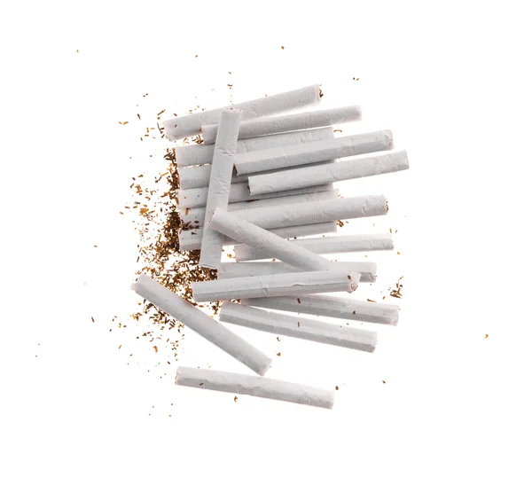 Stapel Zigaretten auf weißem Grund — Stockfoto