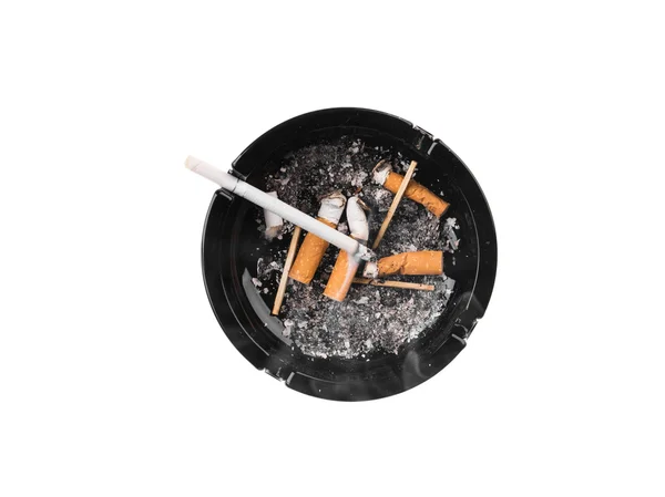 Cendrier noir avec mégots de cigarette . — Photo