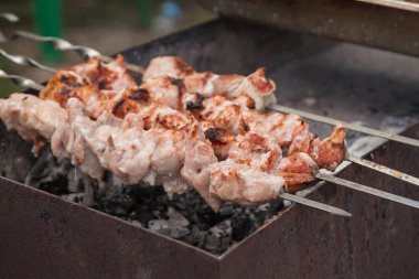 Bir ızgara kebab Barbekü