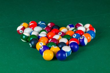 Bilardo topları kalp şeklinde