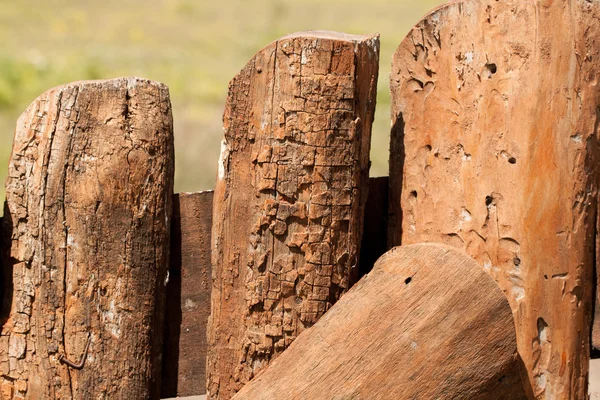 Close up van een houten logboeken hek — Stockfoto