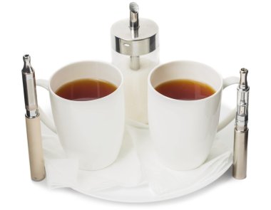 Elektronik sigara ve lezzetli çay.