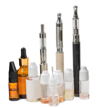 Çeşitli modern elektronik sigara vaporizers.