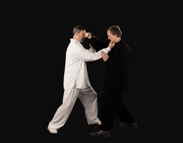 Karate strijders in wit en zwart — Stockfoto
