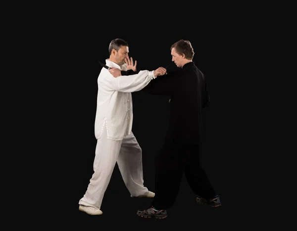 Karate strijders in wit en zwart — Stockfoto