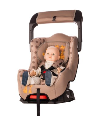 Yükseltici koltuğa tutturulmuş oyuncak bebek