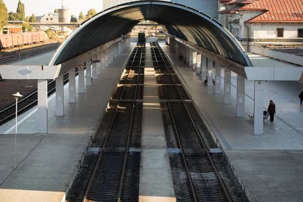 火车站与现代平台在基希讷乌 — 图库照片