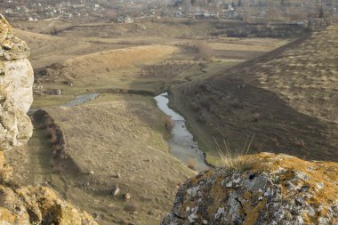 Küçük nehir ve tepeler Prairie