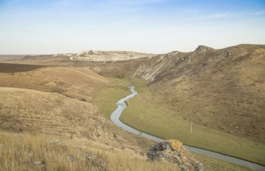 Küçük nehir ve tepeler Prairie