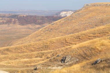 Kayalık tepelerin görünümünü