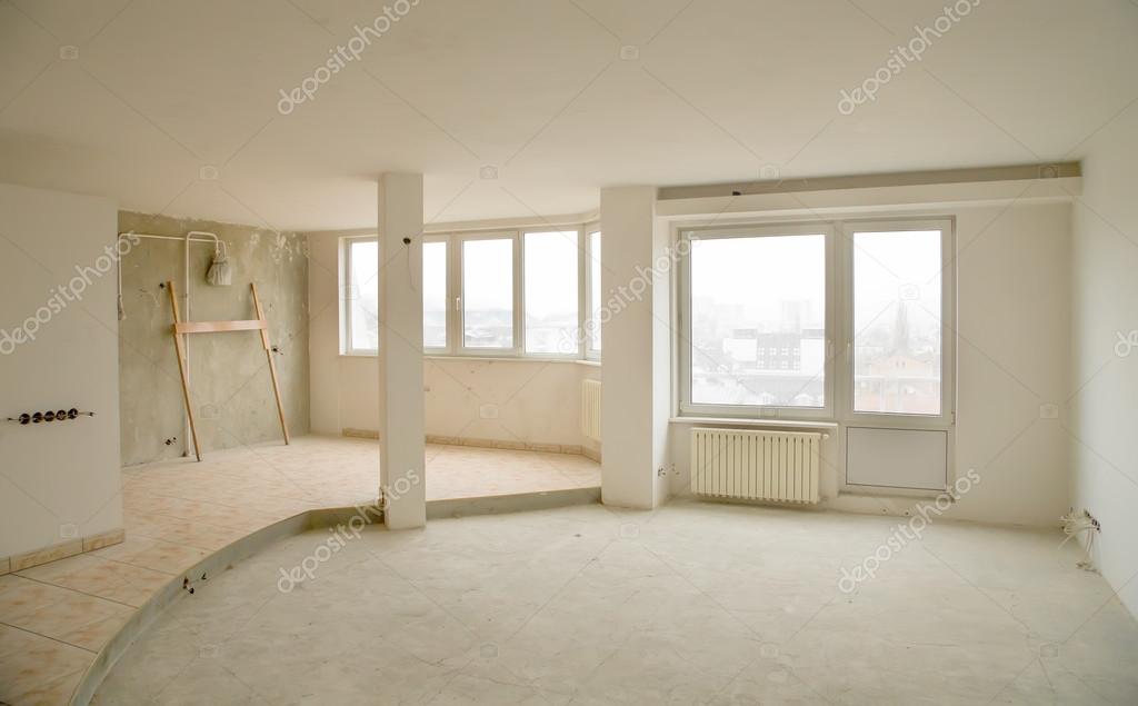 Комнаты квартиры с рабочими во время ремонта Вектор Image