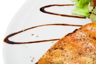 Sebzeli ızgara tavuk filetosu.