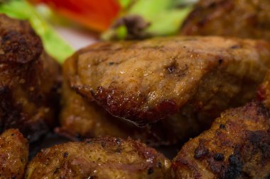 kuzu şiş kebap domates ile