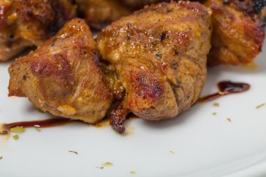 kuzu şiş kebap domates ile