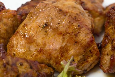 kuzu şiş kebap domates ile