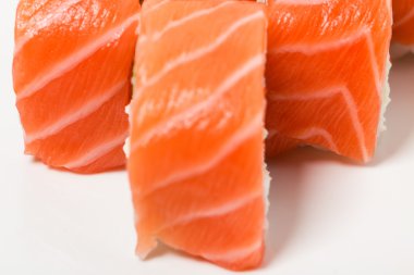 Uramaki somon tarak ile rulo.