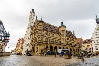 12 akt 2020: Sonbaharda Rothenburg ob der Tauber. Bavyera, Bayern, Almanya. Eski belediye binası