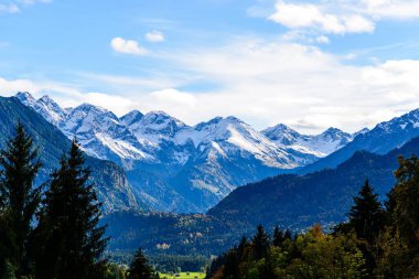 Allgau, Bavyera, Bayern, Almanya 'dan Panorama Manzarası. Tyrol 'da Alpler, umut dağları (Berge der Guten Hoffnung), Rotgrundspitze, Rappenseekopf. Avusturya