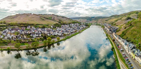 Vista Panoramica Aerea Zell Mosel Bella Città Storica Sul Ciclo — Foto Stock