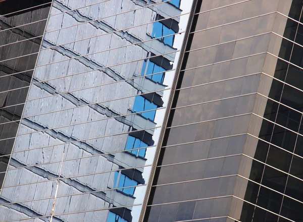 Ventanas de un edificio moderno — Foto de Stock
