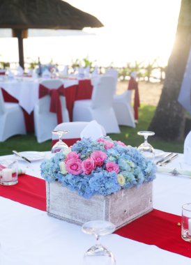 Düğün masa Resepsiyon beach Resort dekore edilmiş