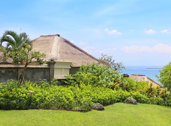 Prachtig huis met uitzicht op zee — Stockfoto