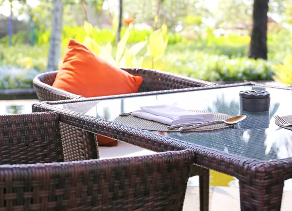 Sandalye yaz teras restoranda — Stok fotoğraf