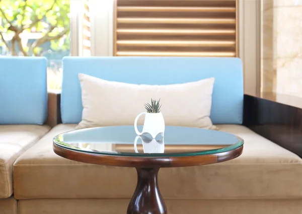 Modern oturma odası tasarımı ile kanepe — Stok fotoğraf