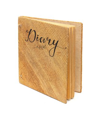 Beyaz arkaplanda izole edilmiş eski kitap