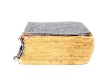 Beyaz arkaplanda izole edilmiş eski kitap