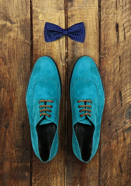 Male shoes on a brown wooden background — Stock Photo, Image