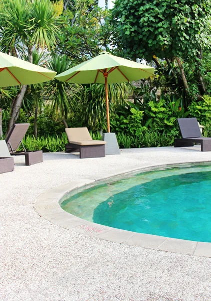 Hermosa piscina en el trópico Resort — Foto de Stock