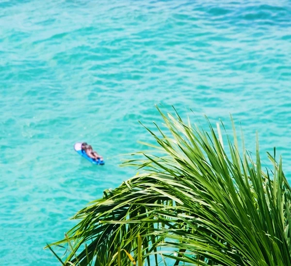 Surfer on Blue Ocean Wave — Stock Photo, Image