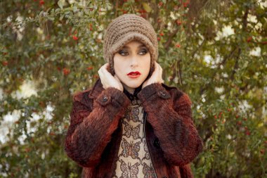 Güzel, genç bir kadın portresi. Kapıları kapatın.