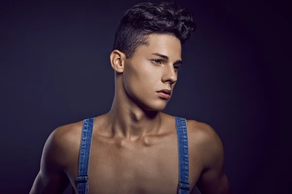 mode portret van jonge knappe tiener