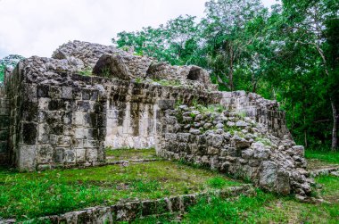 Fotoğraf Chichn Itza 'nın arkeolojik bölgesinde çekildi.