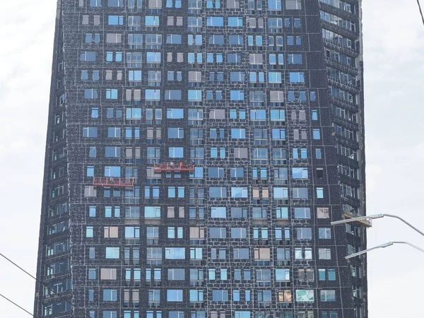 Isolatie Van Gevel Van Een Gebouw Met Meerdere Verdiepingen Gekleurde — Stockfoto