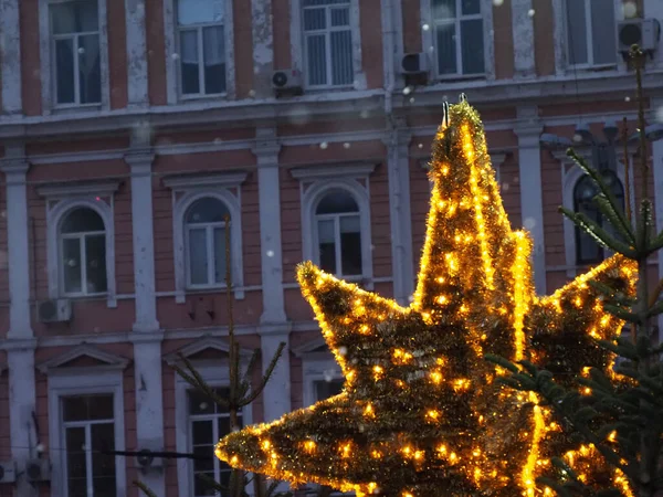 Parte Velha Cidade Decorada Com Luzes Natal Guirlandas — Fotografia de Stock