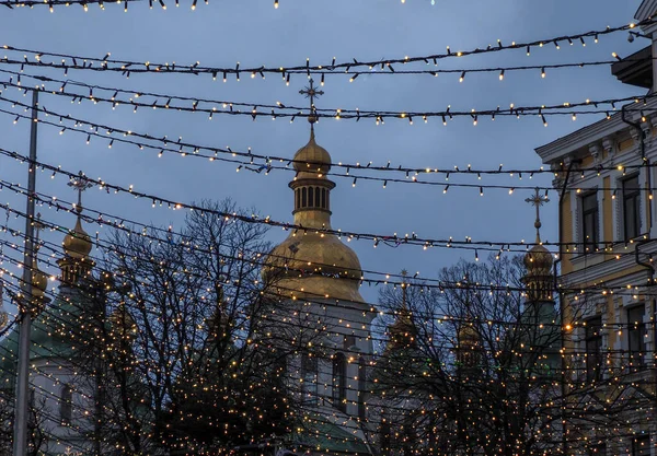 Parte Velha Cidade Decorada Com Luzes Natal Guirlandas — Fotografia de Stock