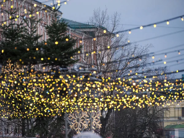 Parte Velha Cidade Decorada Com Luzes Natal Guirlandas — Fotografia de Stock