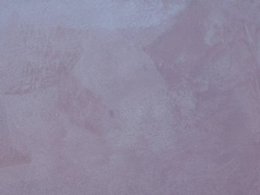 Duvarın dokusu soyut dekoratif alçıyla süslenmiş.