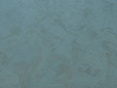 Duvarın dokusu soyut dekoratif alçıyla süslenmiş.