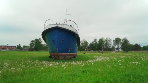 Старий Іржавий Рибальський Корабель Повільний Рух Кадрів Steadicam — стокове відео