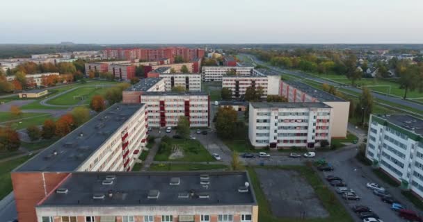 Uitzicht Vanuit Lucht Huizen Het Estse Platteland Zomer Stadslandschap Luchtbeelden — Stockvideo