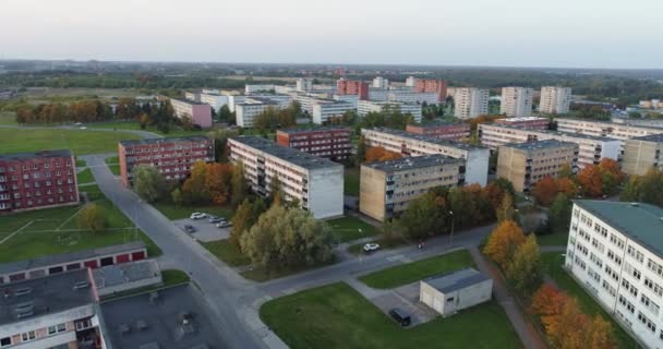 Uitzicht Vanuit Lucht Huizen Het Estse Platteland Zomer Stadslandschap Luchtbeelden — Stockvideo