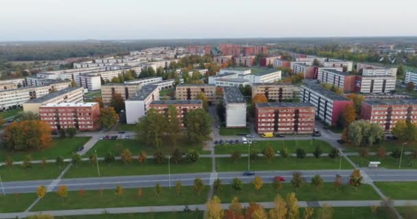 Vista Aerea Sulle Case Nella Campagna Estone Paesaggio Urbano Estivo — Video Stock